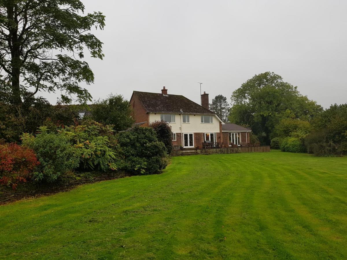 مبيت وإفطار Little Massingham House On The Hill المظهر الخارجي الصورة